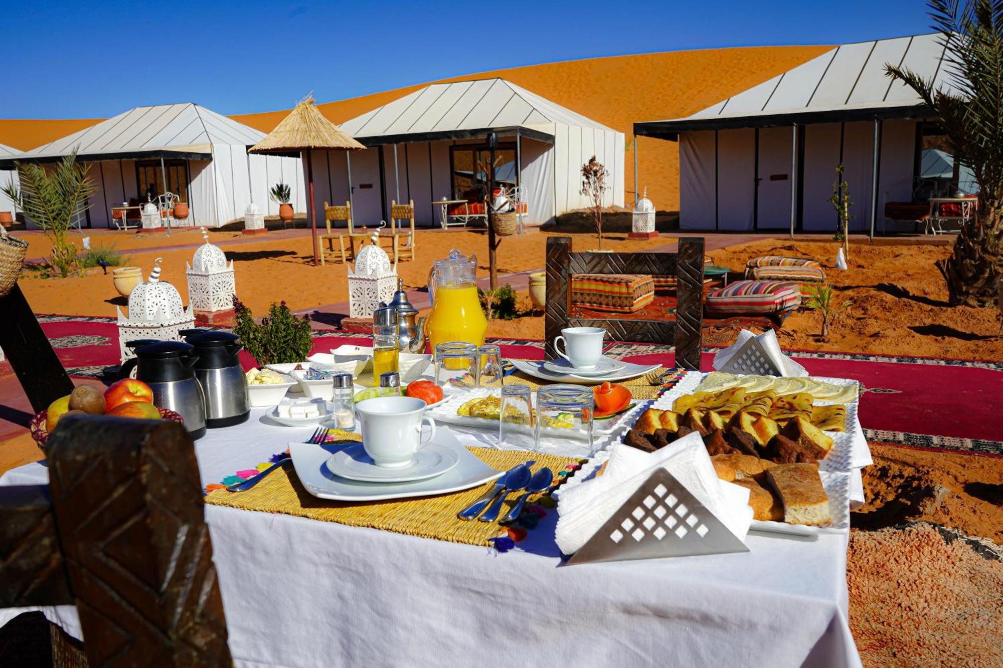 Young Luxury Camp Merzouga Esterno foto