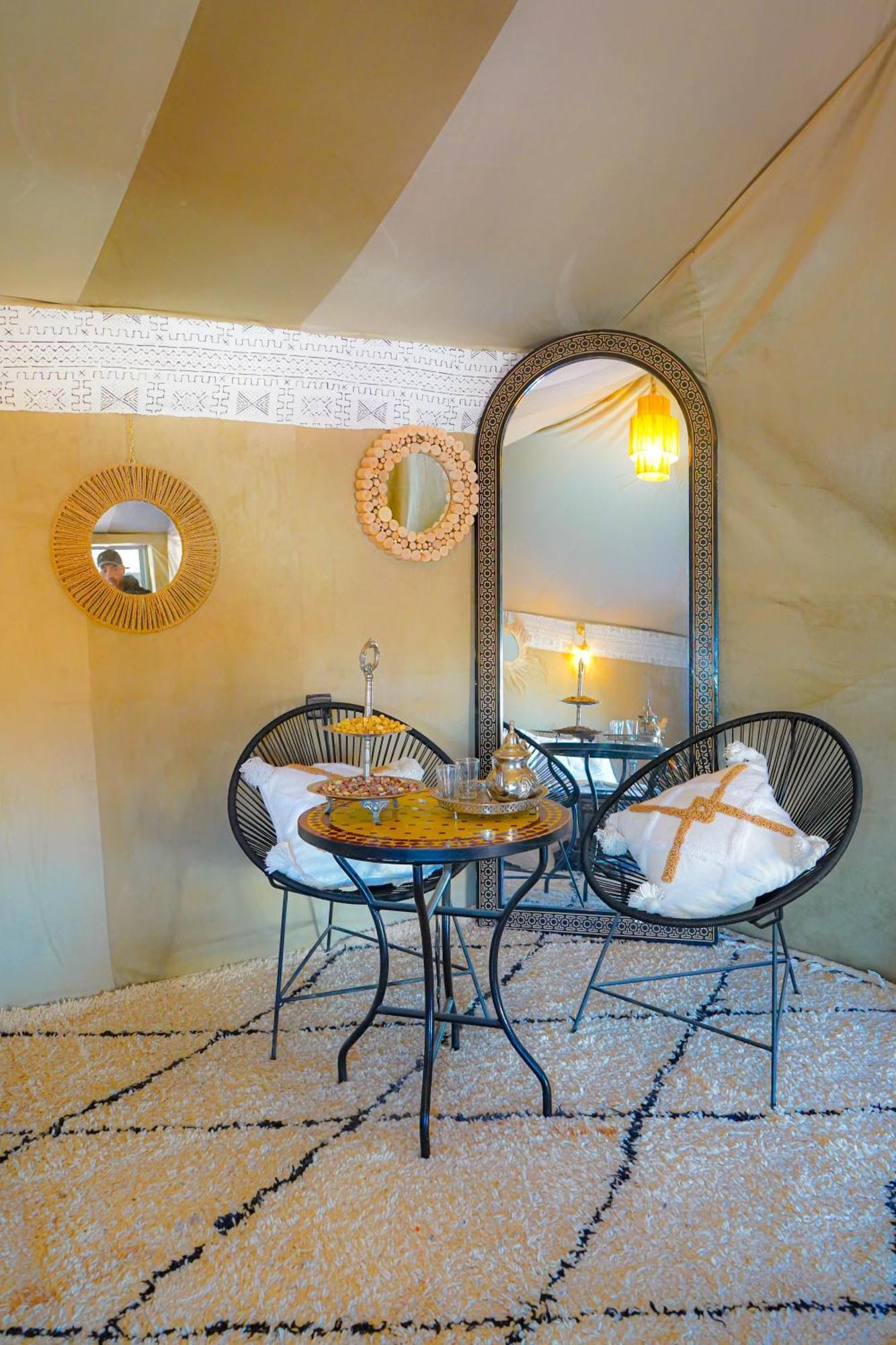 Young Luxury Camp Merzouga Esterno foto