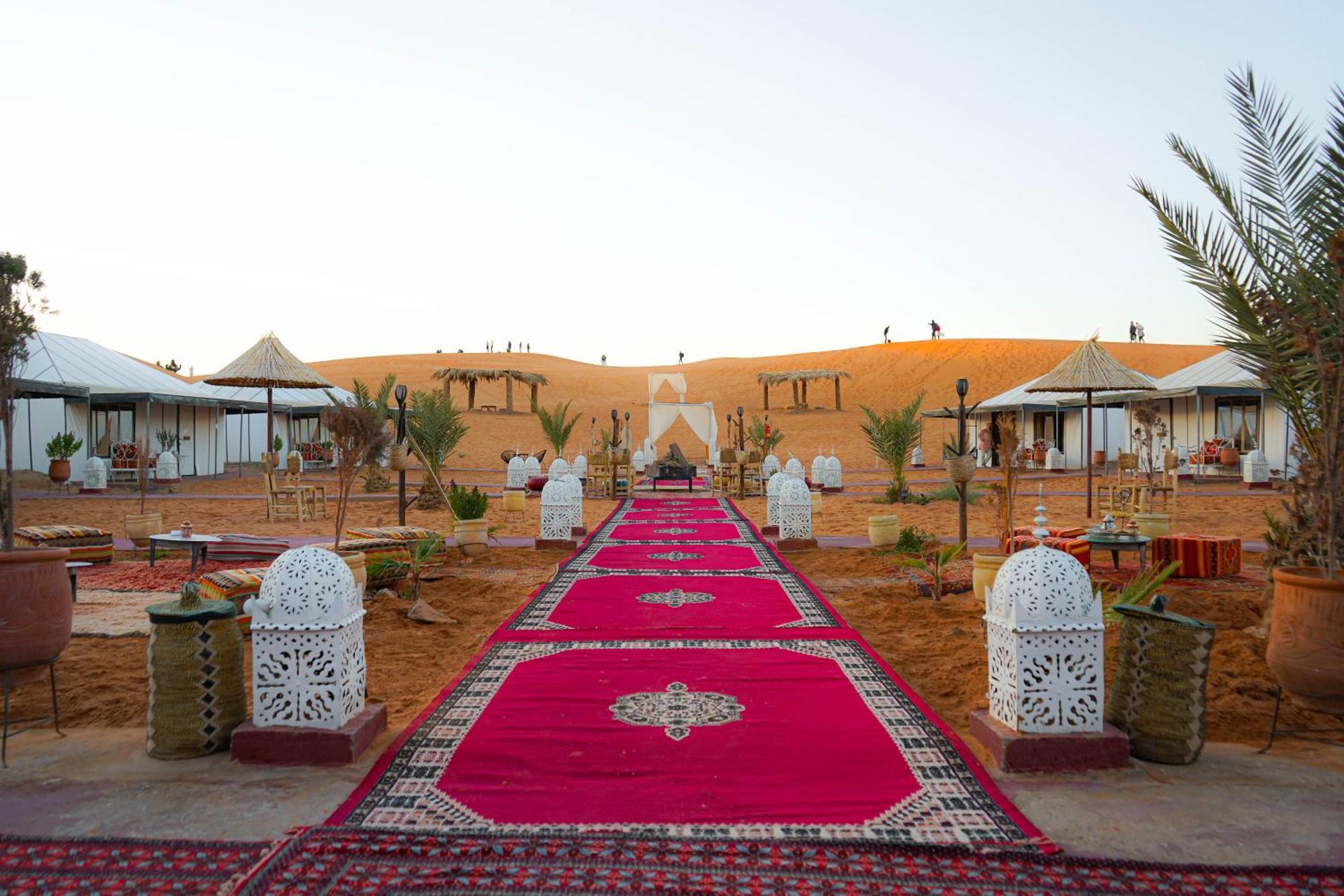 Young Luxury Camp Merzouga Esterno foto