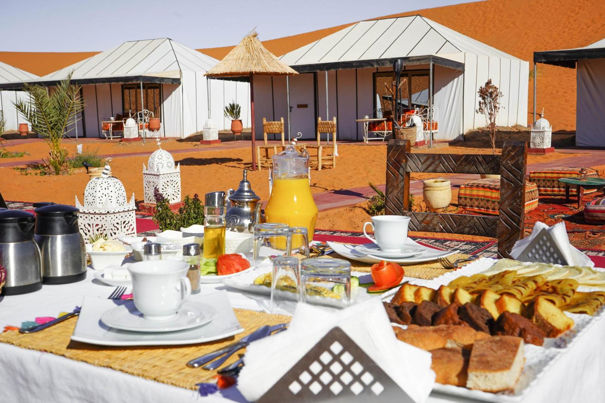 Young Luxury Camp Merzouga Esterno foto