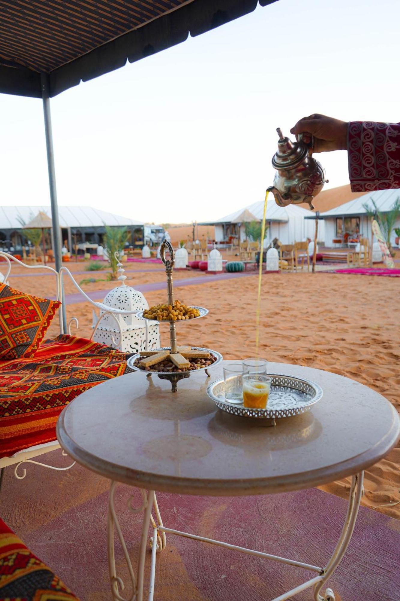 Young Luxury Camp Merzouga Esterno foto