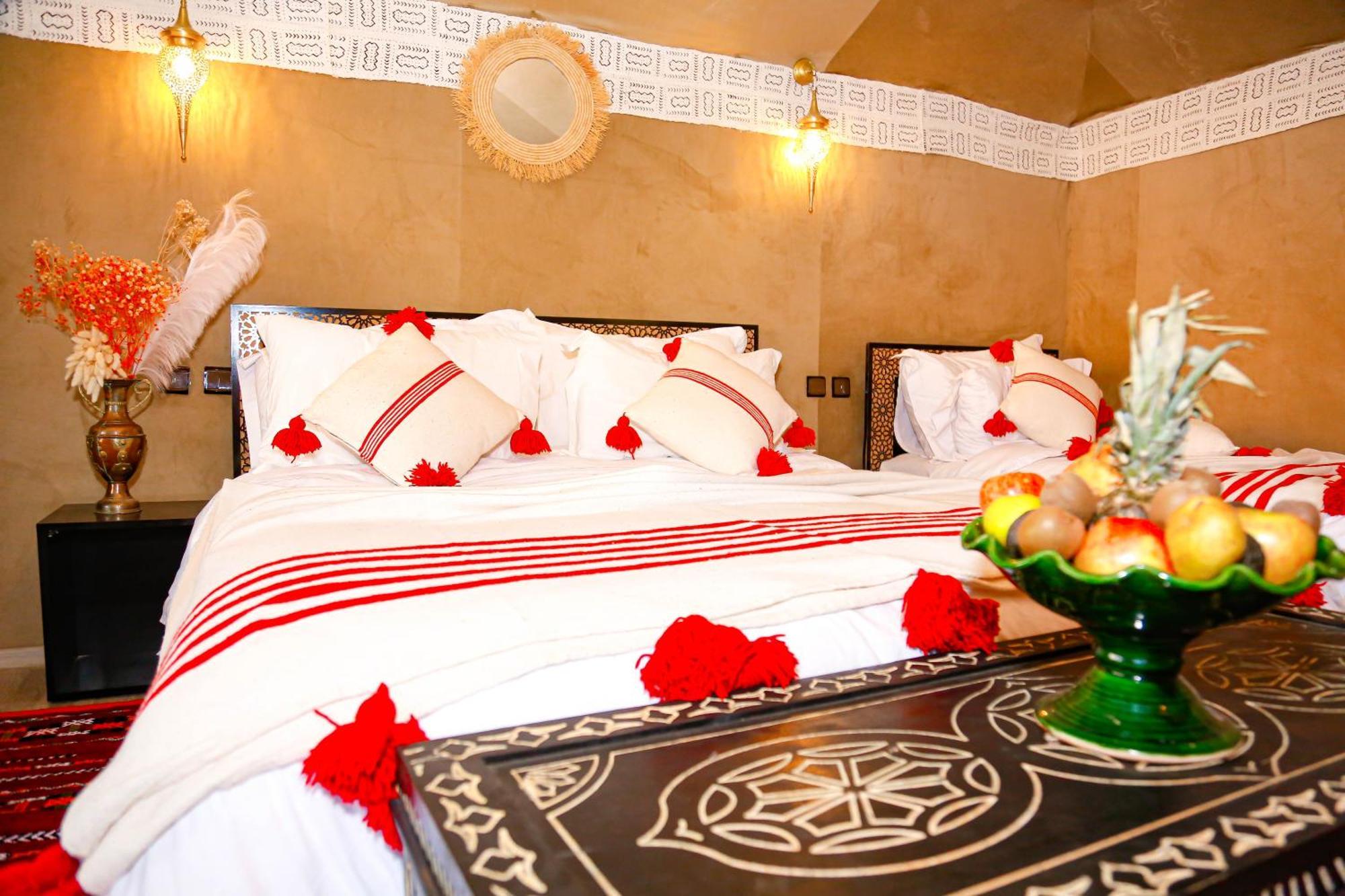 Young Luxury Camp Merzouga Esterno foto